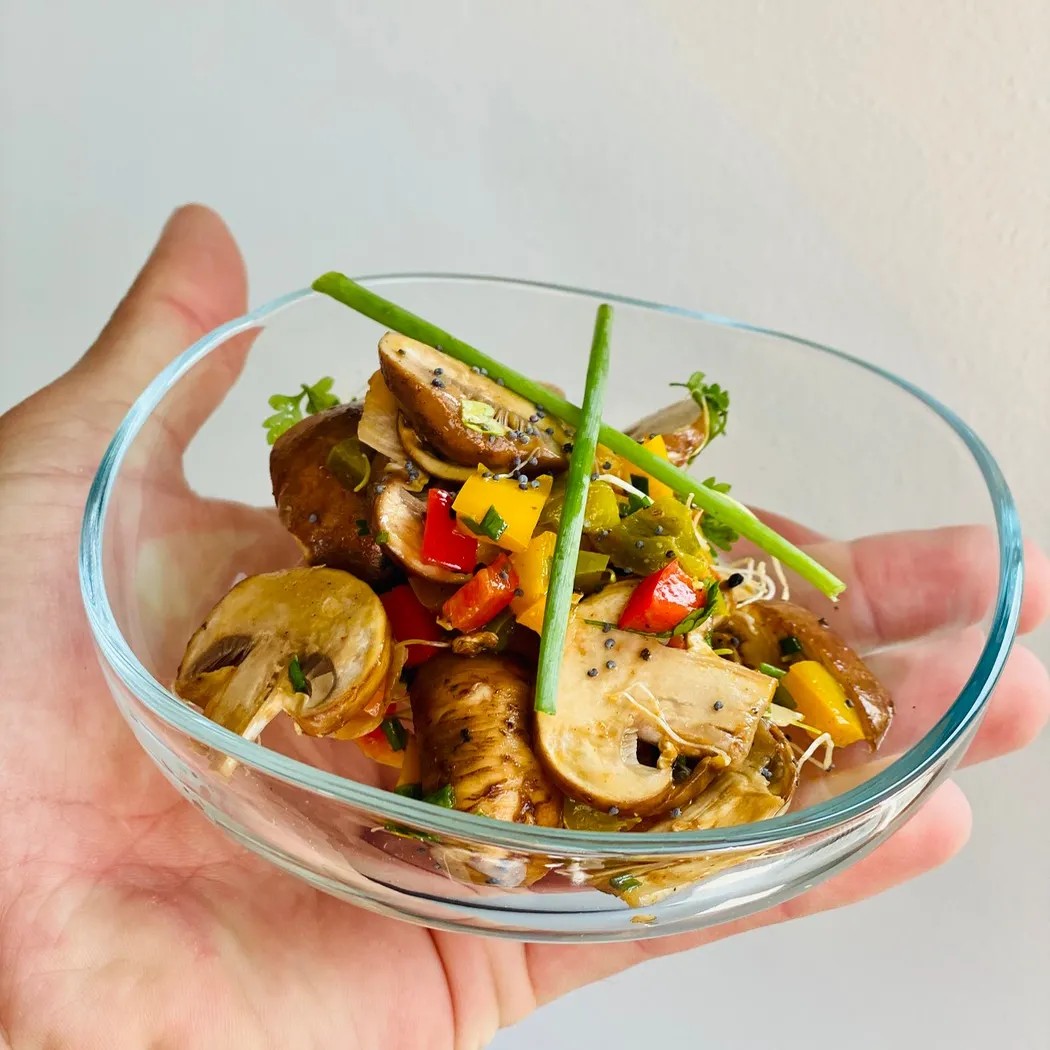 Image alt description