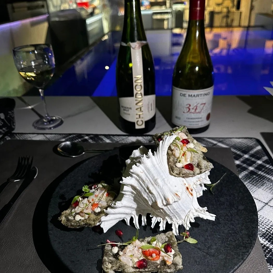 Image alt description