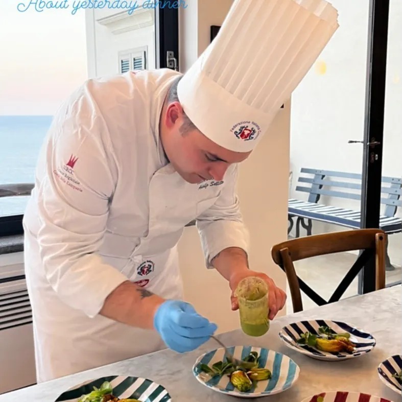 Image alt description