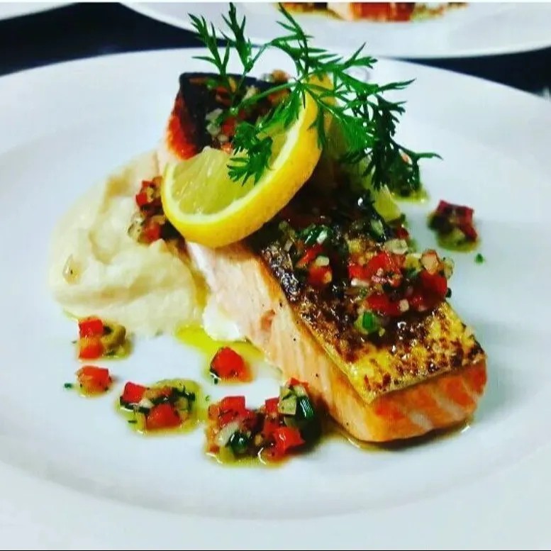 Image alt description