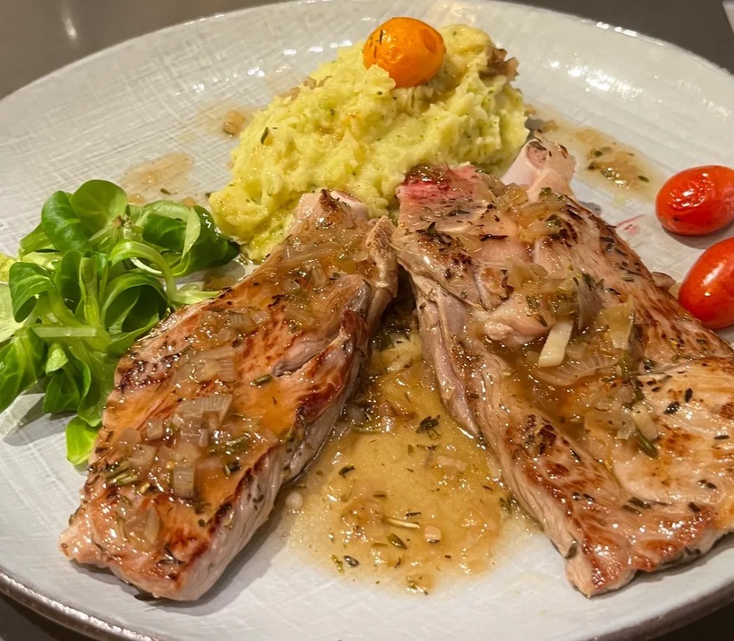 Image alt description