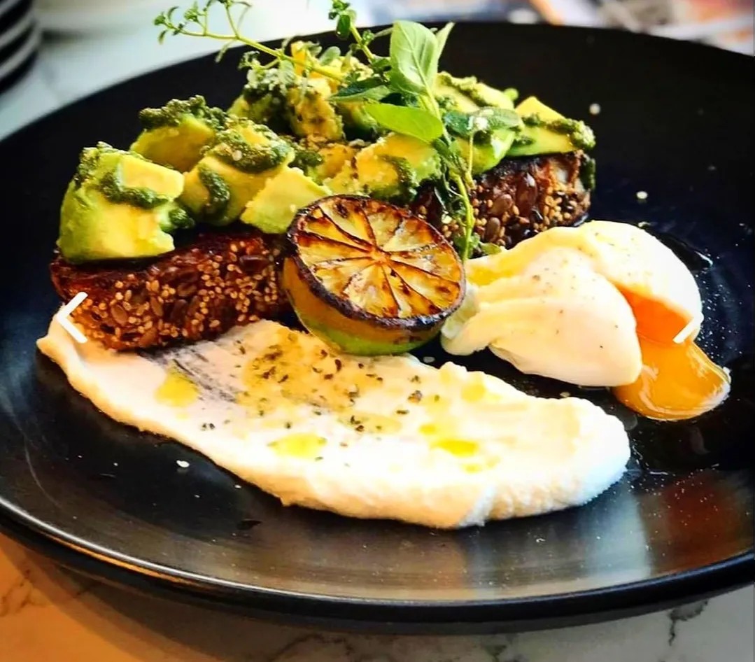 Image alt description