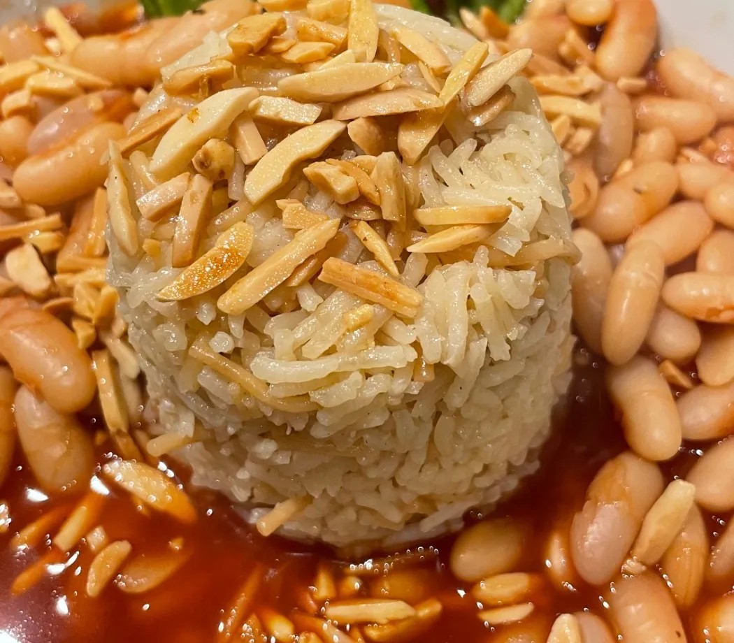 Image alt description