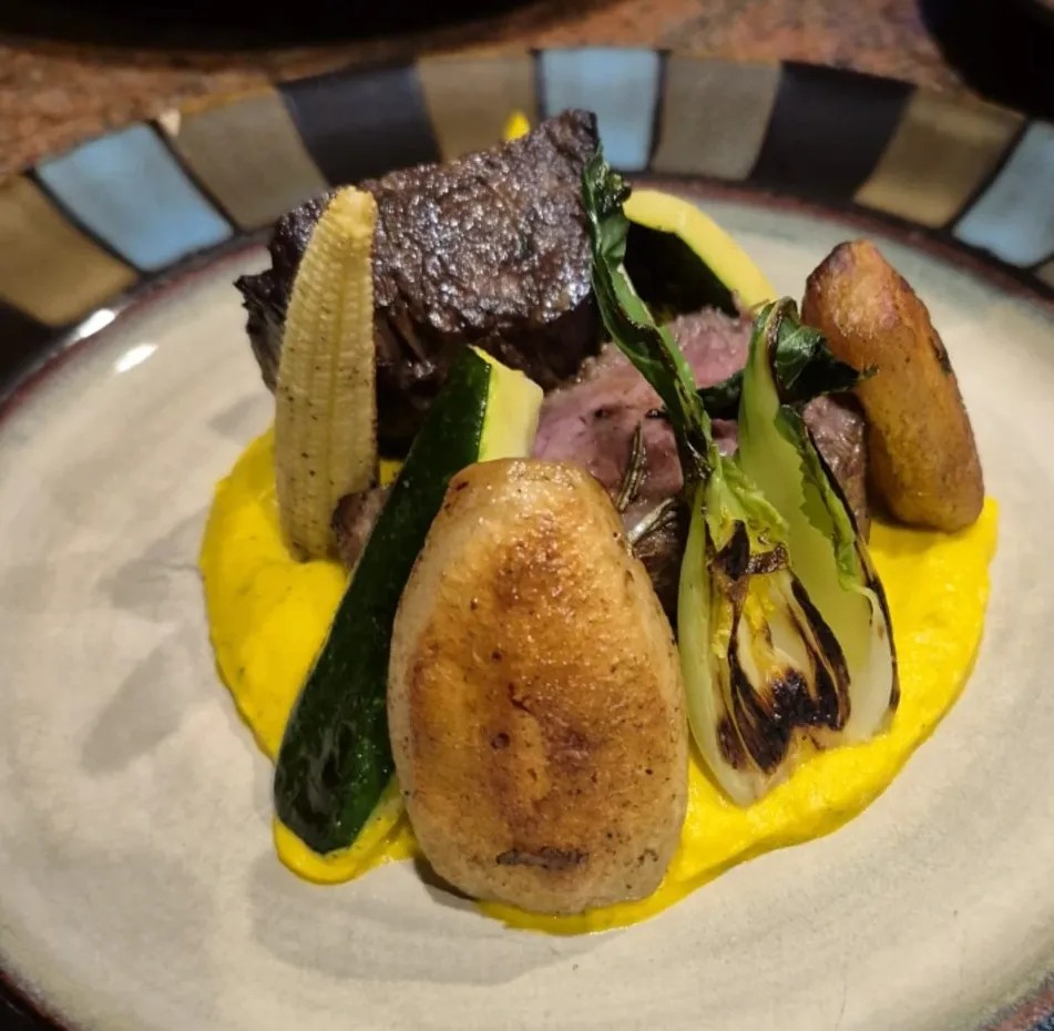 Image alt description