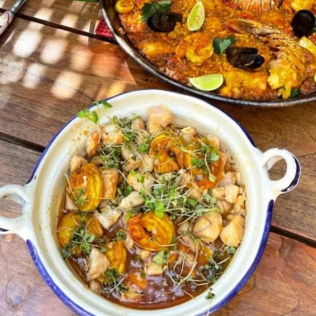 Image alt description