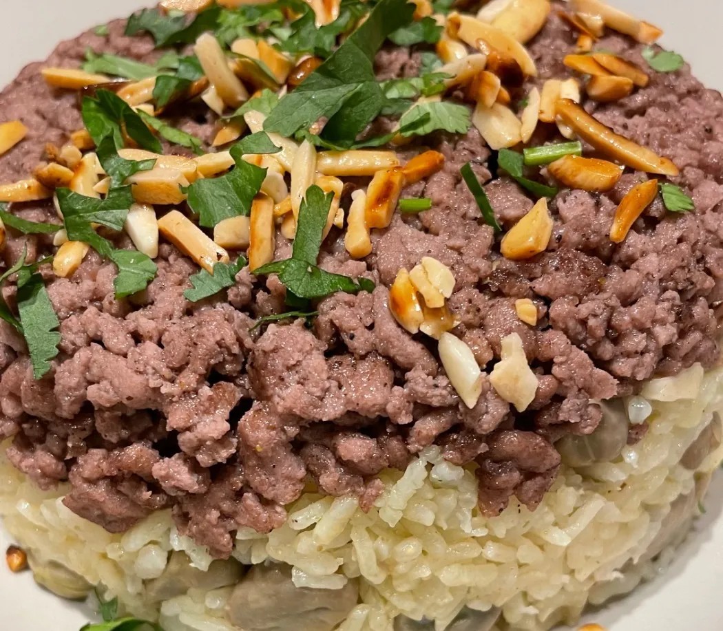 Image alt description