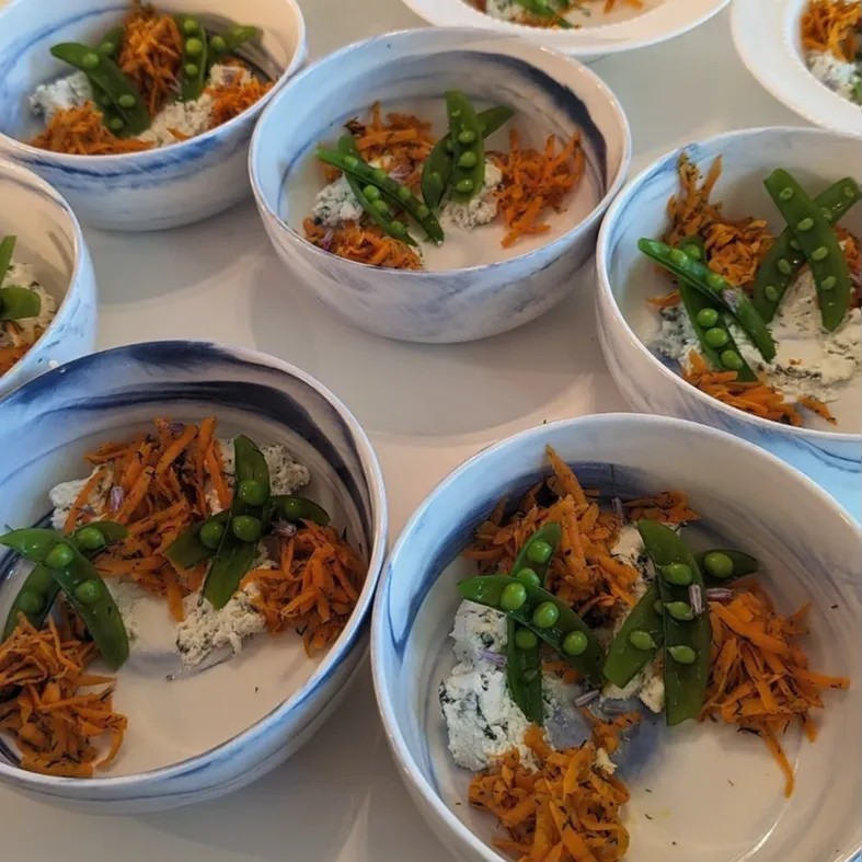 Image alt description