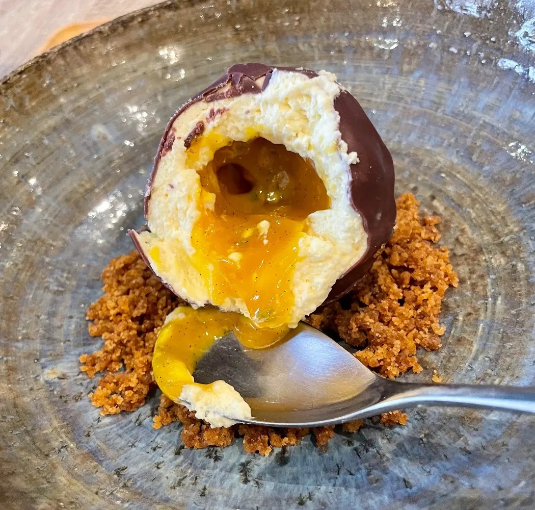 Image alt description