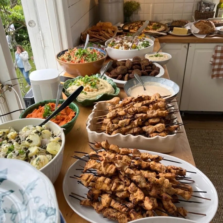 Image alt description