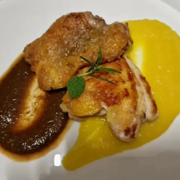 Image alt description