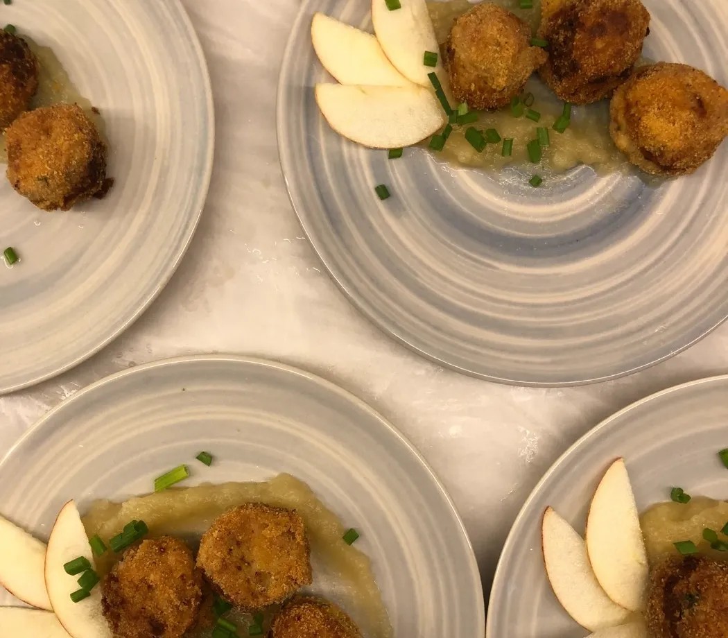 Image alt description