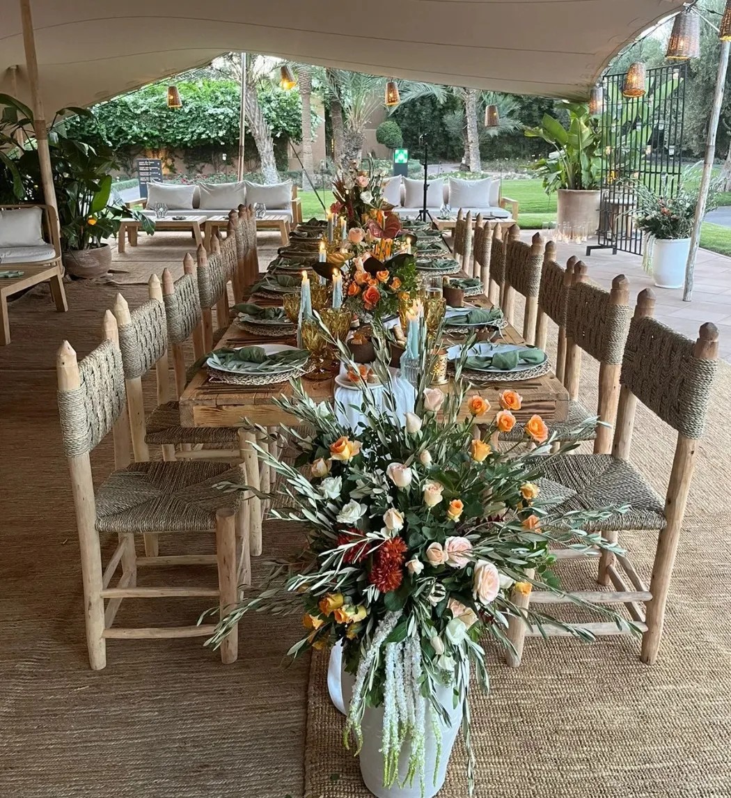 Image alt description