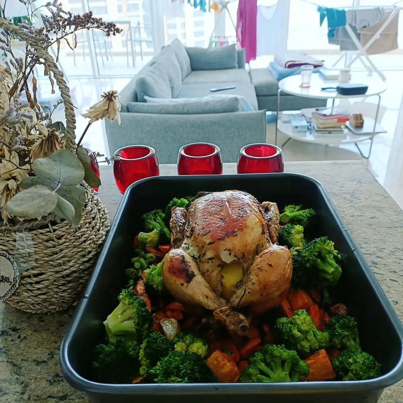 Image alt description