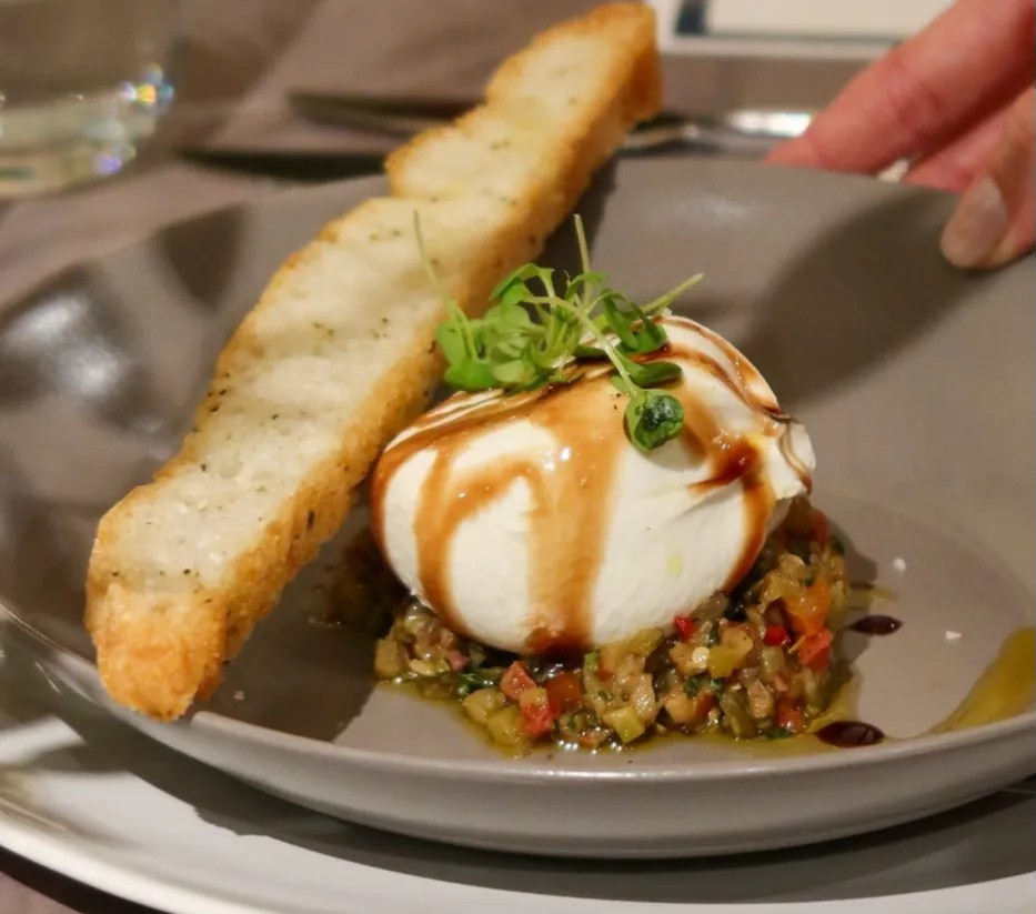 Image alt description