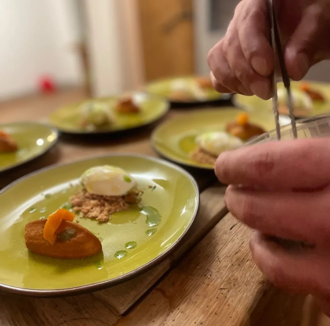 Image alt description