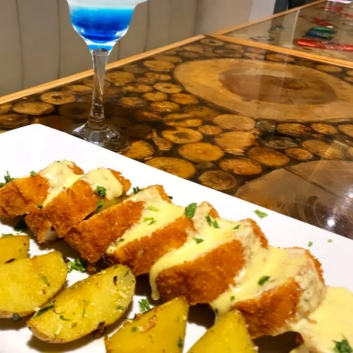 Image alt description