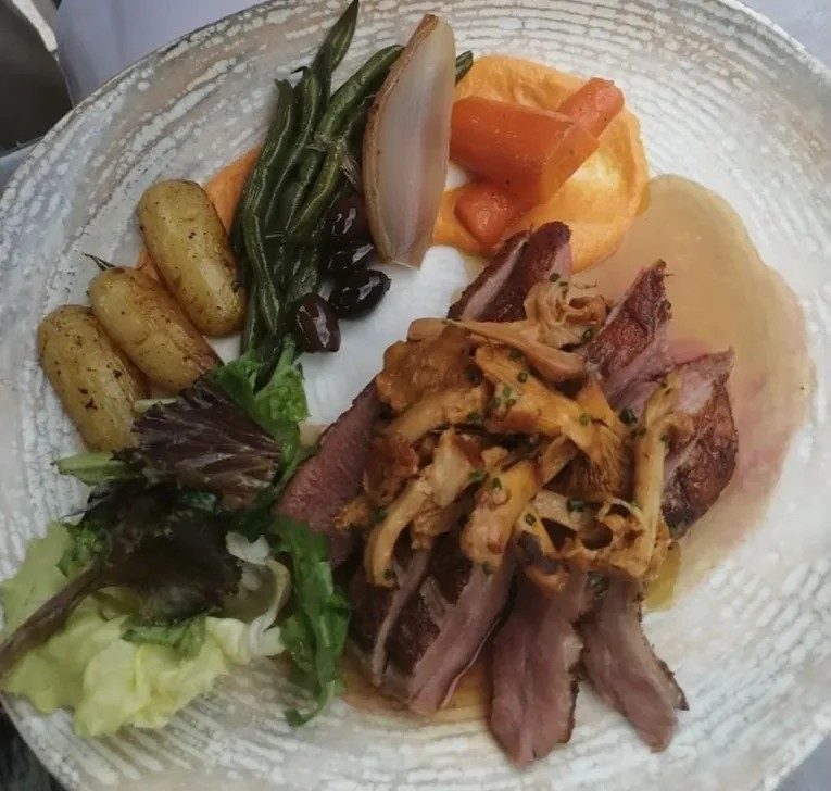 Image alt description