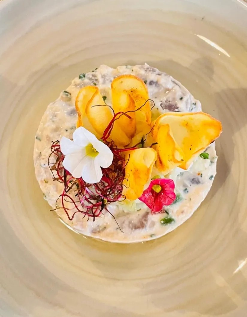 Image alt description