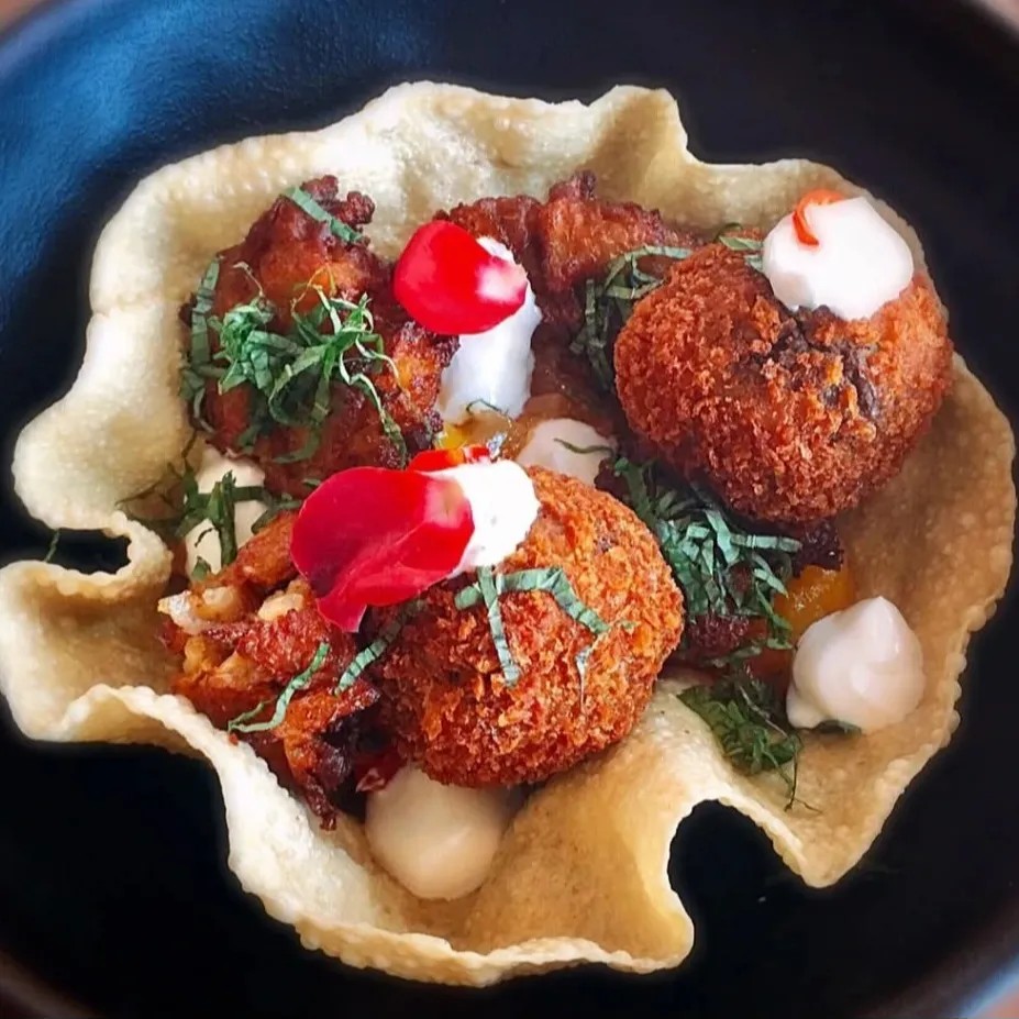 Image alt description