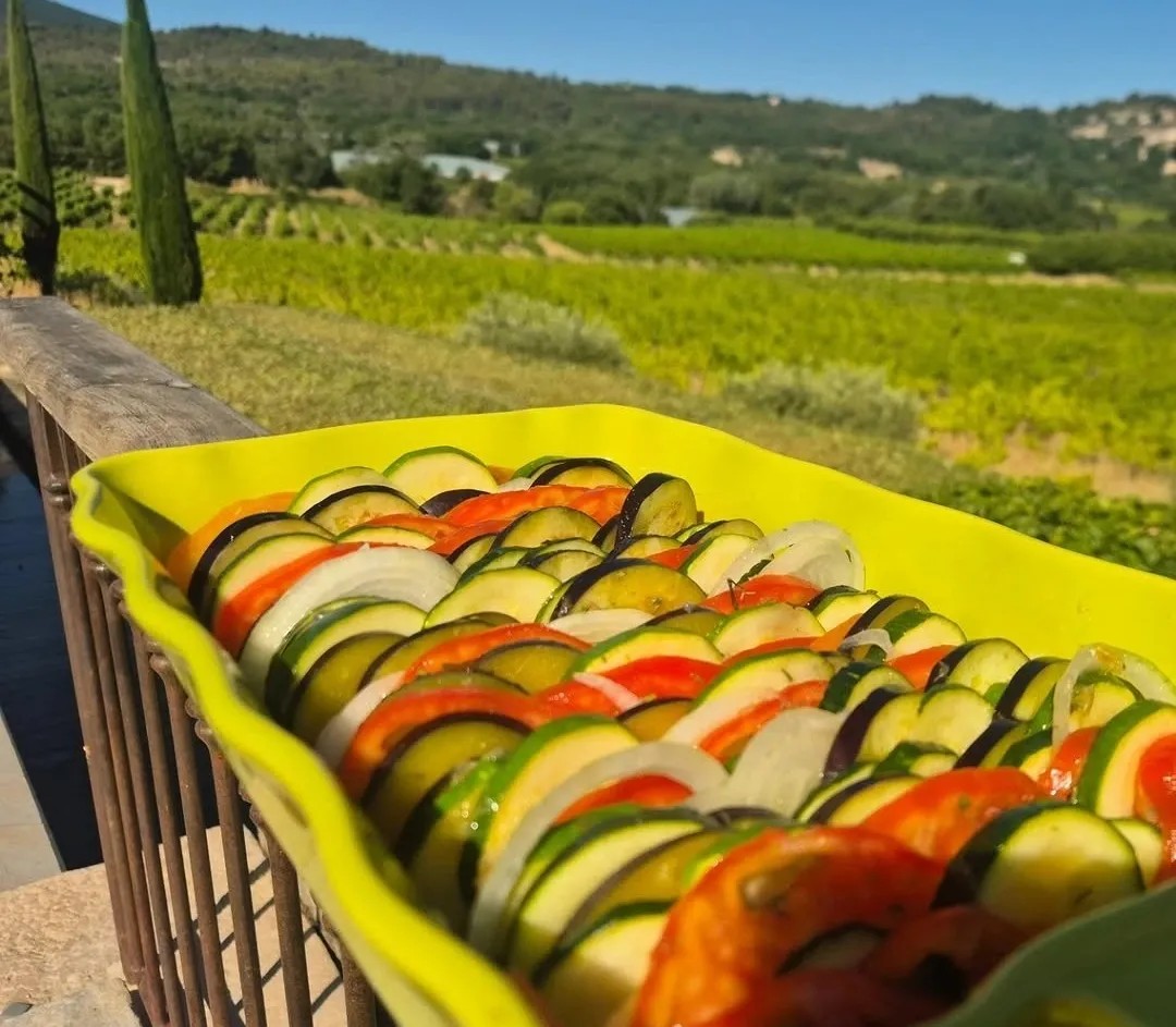 Image alt description