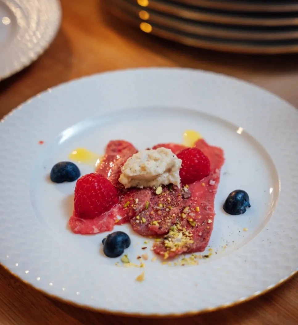 Image alt description