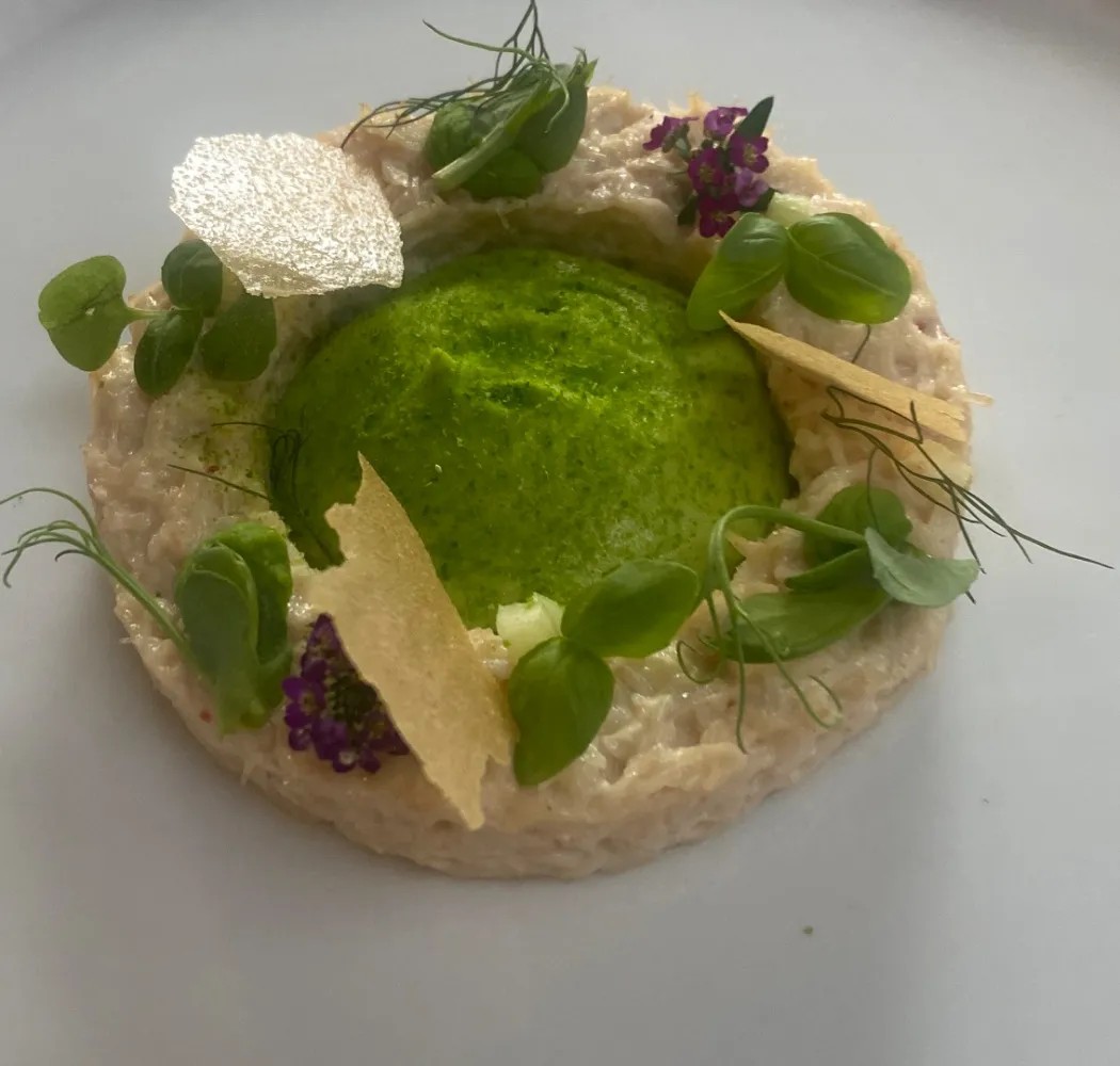 Image alt description