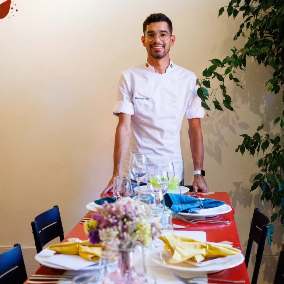 Image alt description