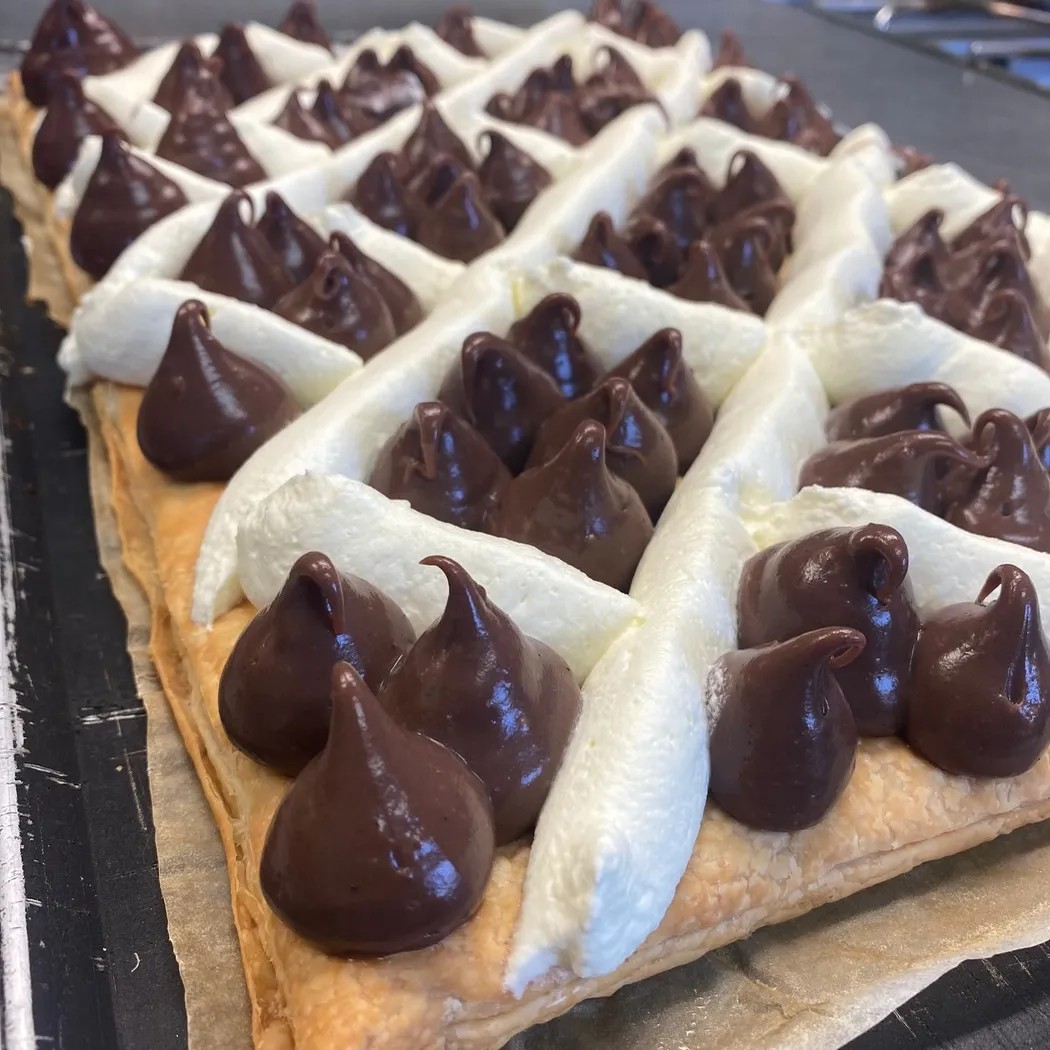 Image alt description