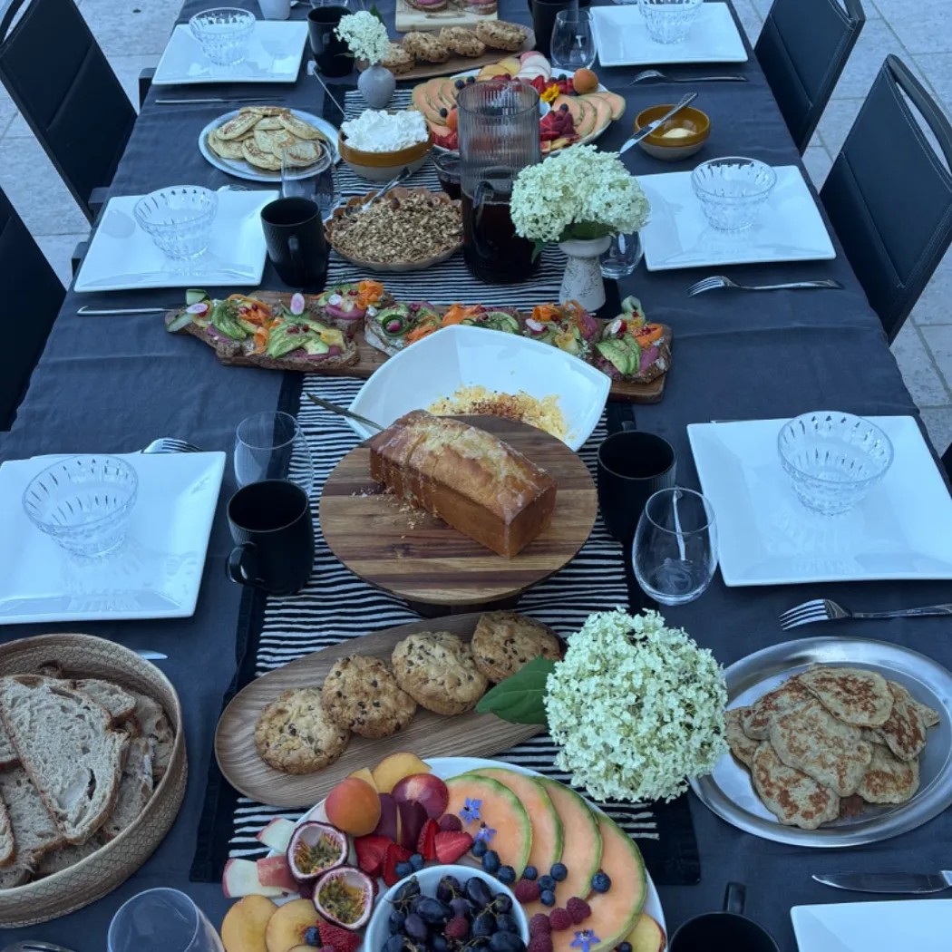 Image alt description