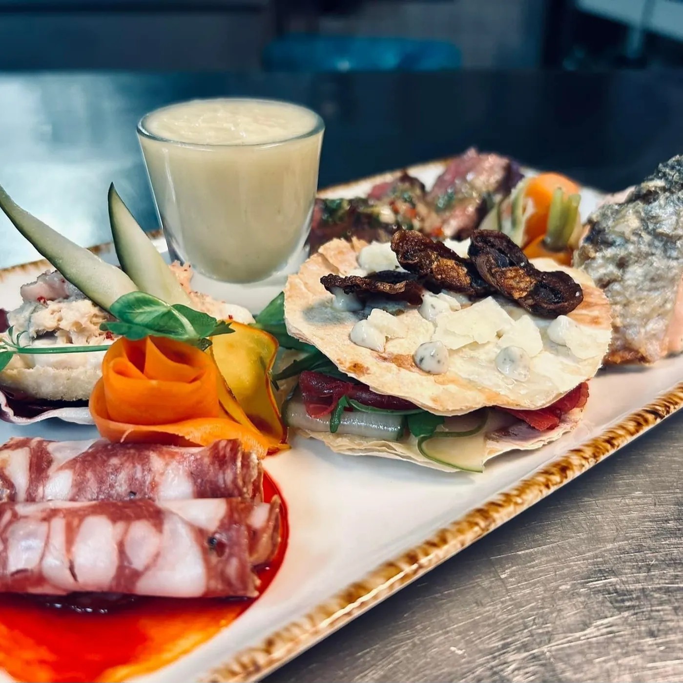 Image alt description