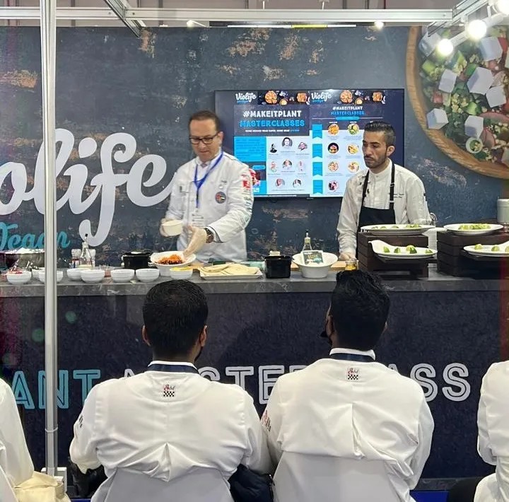 Image alt description