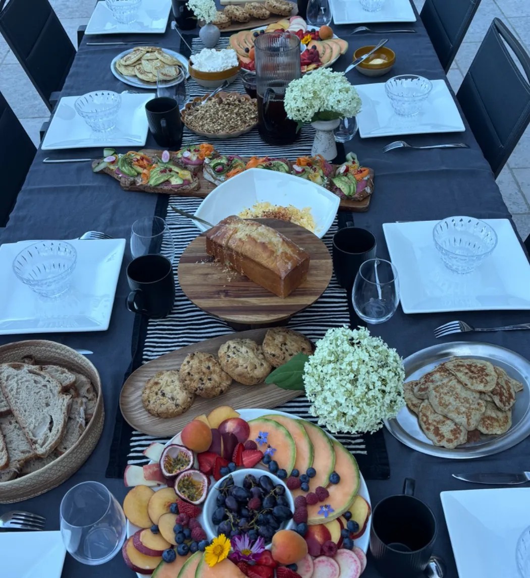 Image alt description