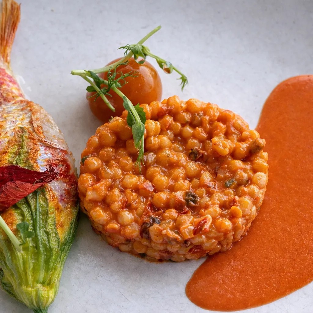 Image alt description