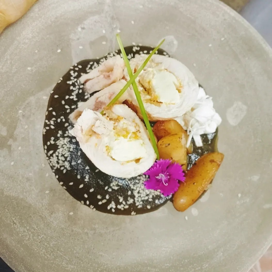 Image alt description