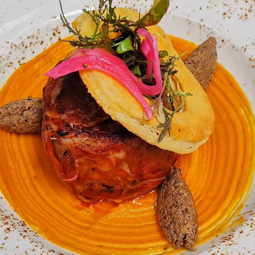 Image alt description