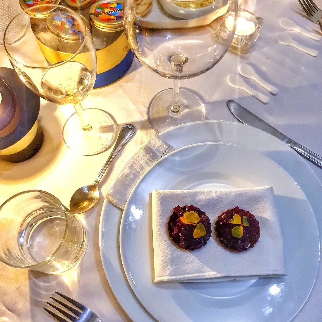 Image alt description