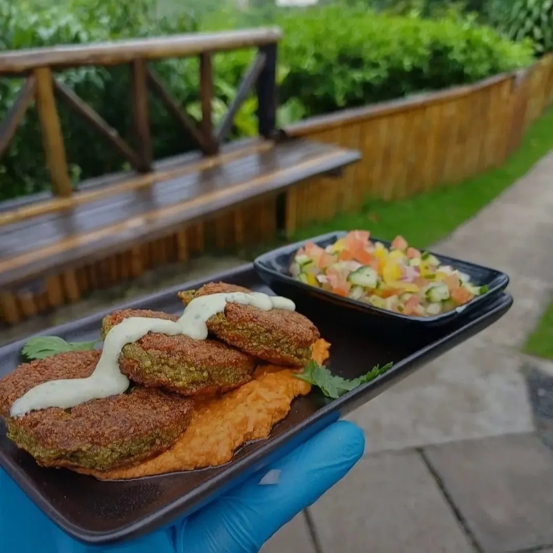 Image alt description