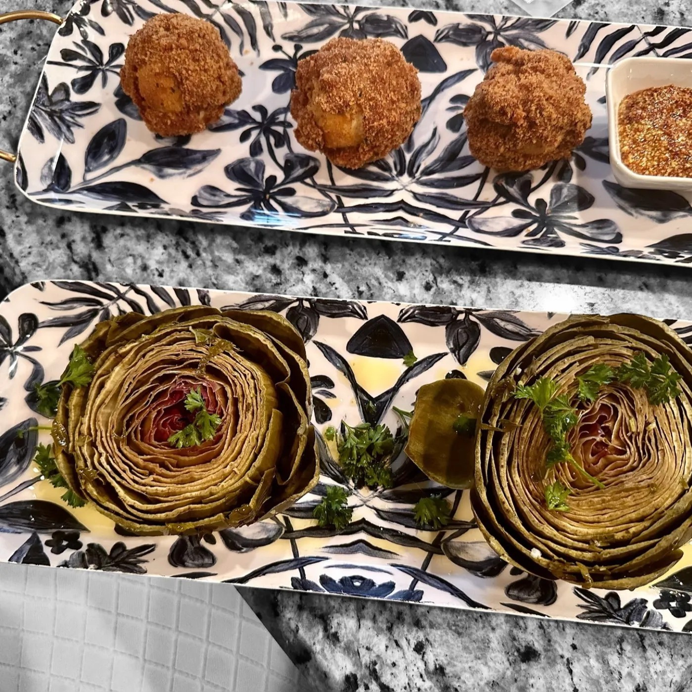 Image alt description