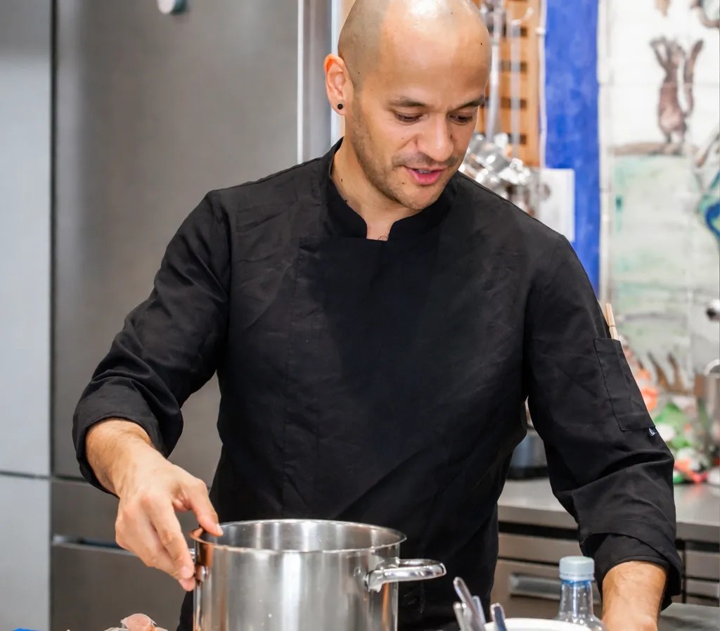 Image alt description