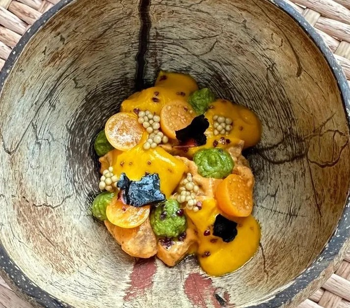 Image alt description