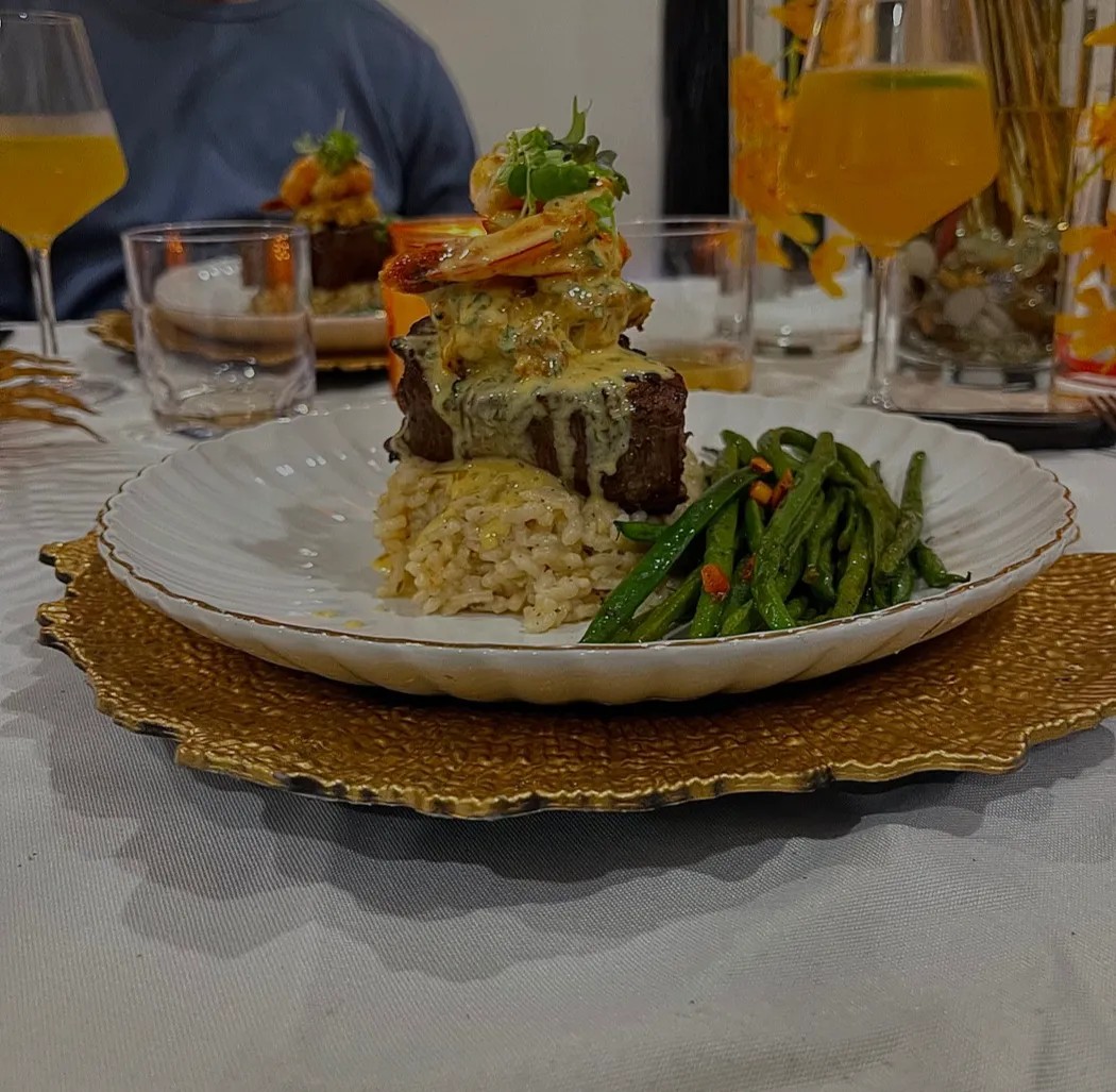 Image alt description