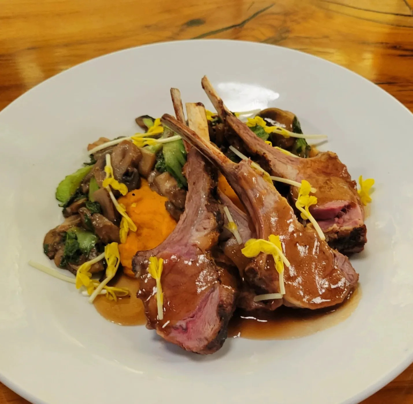 Image alt description