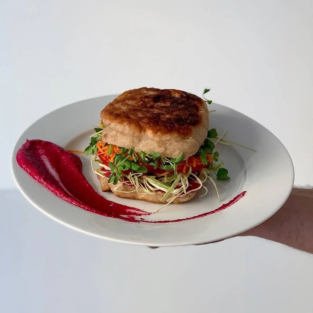 Image alt description