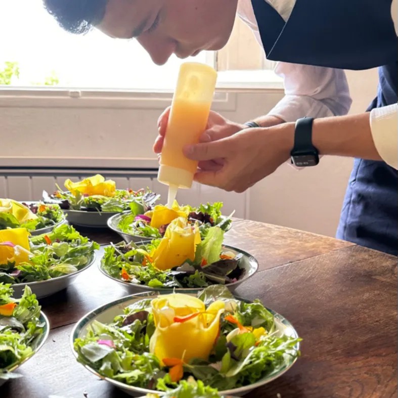 Image alt description