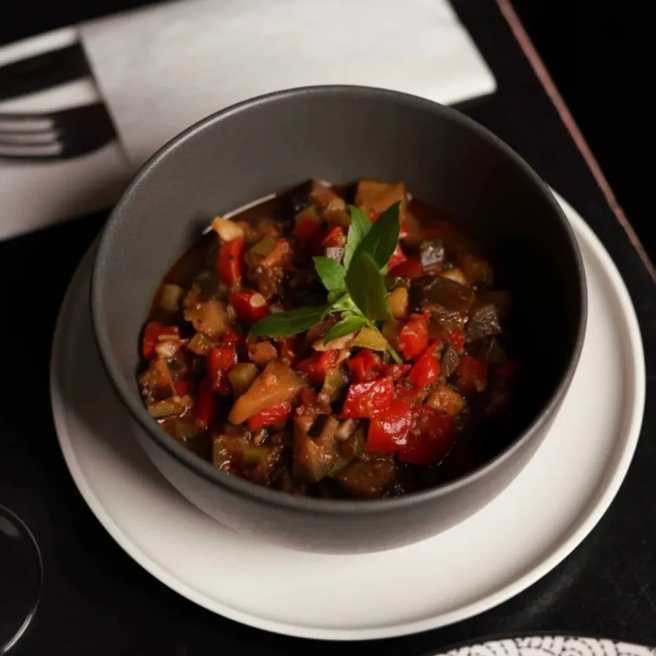 Image alt description