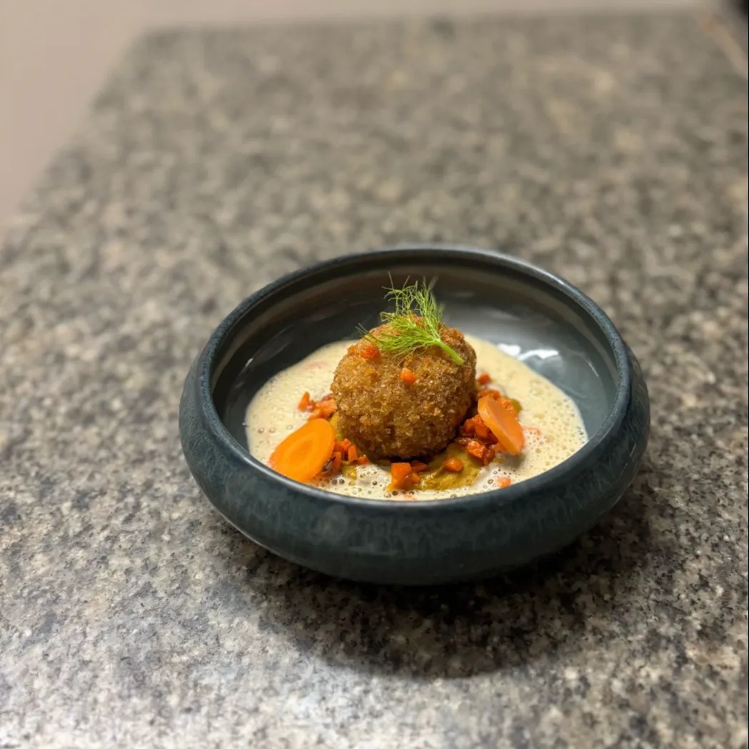 Image alt description