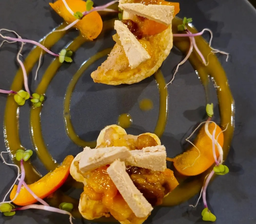 Image alt description