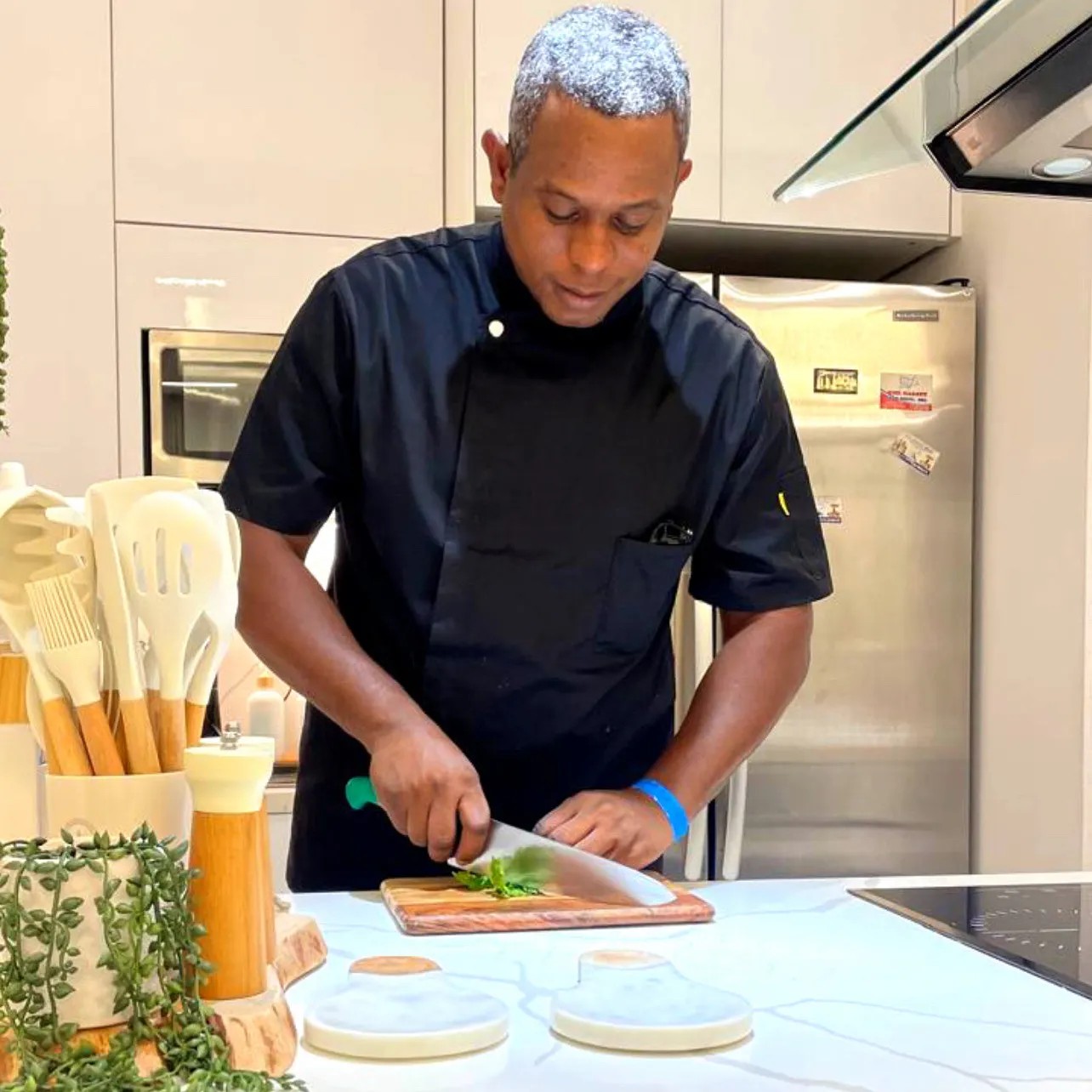 Image alt description