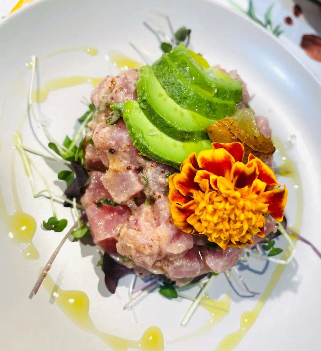 Image alt description