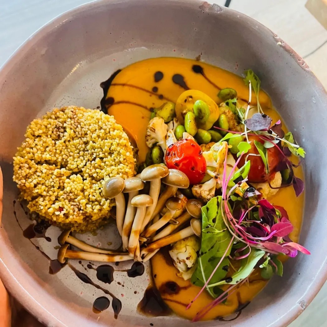 Image alt description